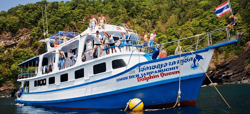 bow view Dolphin Queen